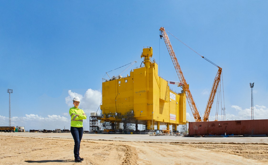 Engineer Maria Kosse in front of the converter platform in Cádiz, Spain